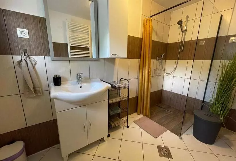 هاستل Dolar Rooms