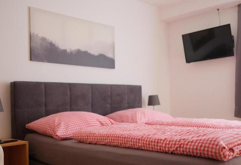 ユースホステル Waldhaus Talblick