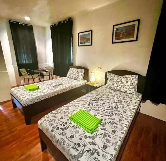 ユースホステル West Side Cabana