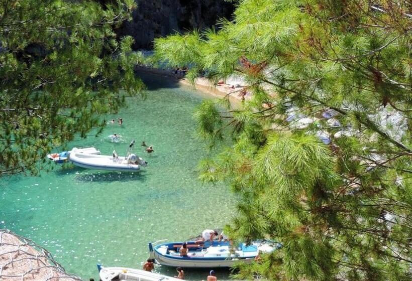 تختخواب و صبحانه Almaré