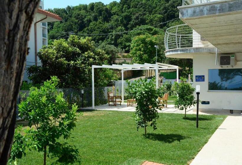 مبيت وإفطار Le Zagare