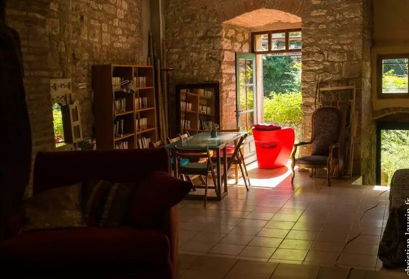 تختخواب و صبحانه Marie Colline A La Campagne