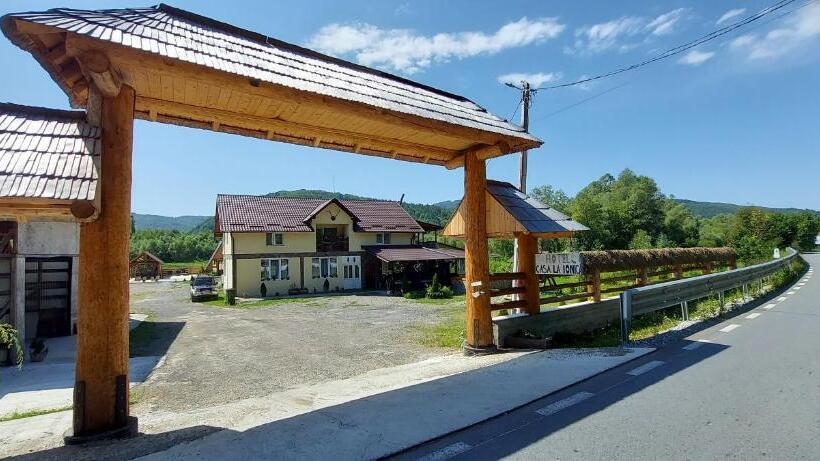 بنسيون La Ionicã Rozavlea Mm