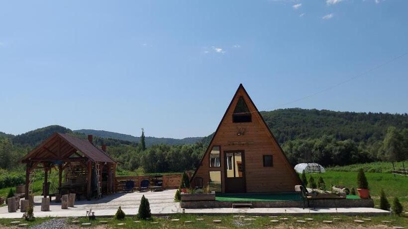 بنسيون La Ionicã Rozavlea Mm