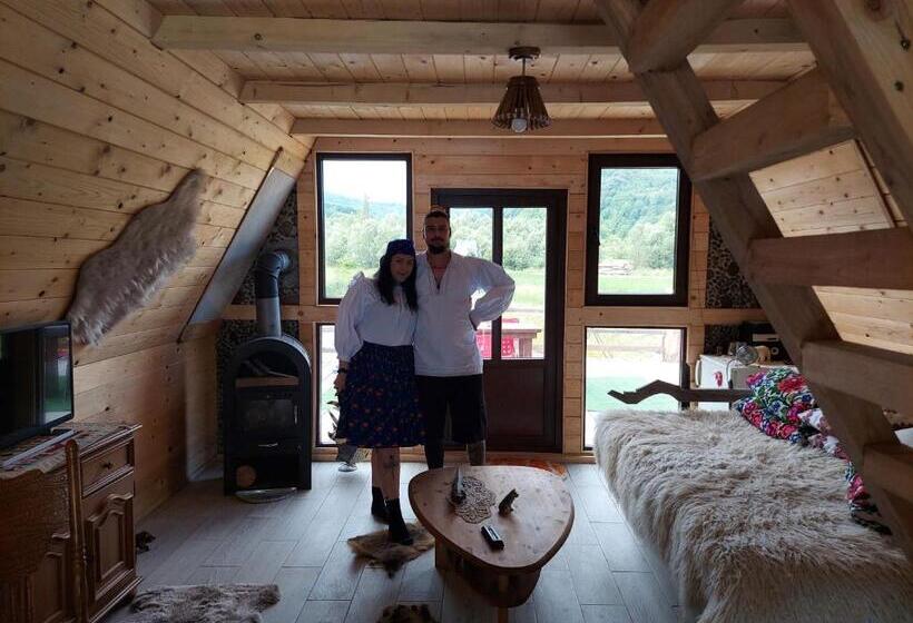 بنسيون La Ionicã Rozavlea Mm