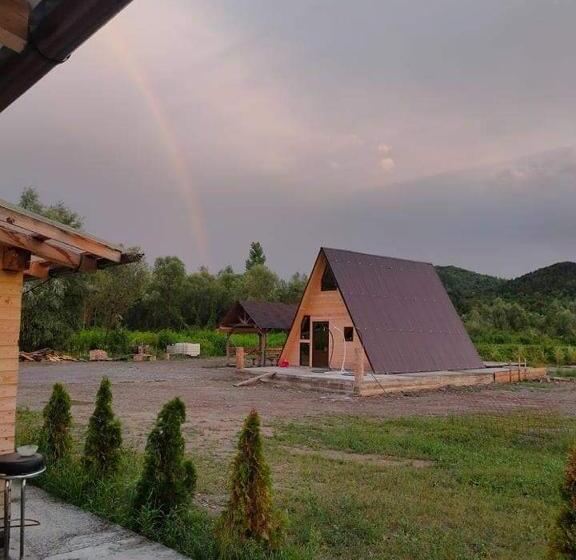 بنسيون La Ionicã Rozavlea Mm