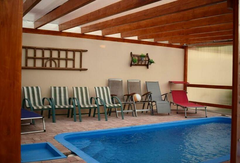 ペンション Tündérfátyol Vendégház