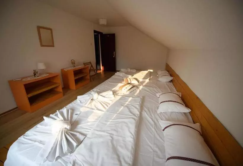 ペンション Vila Toate Panzele Sus
