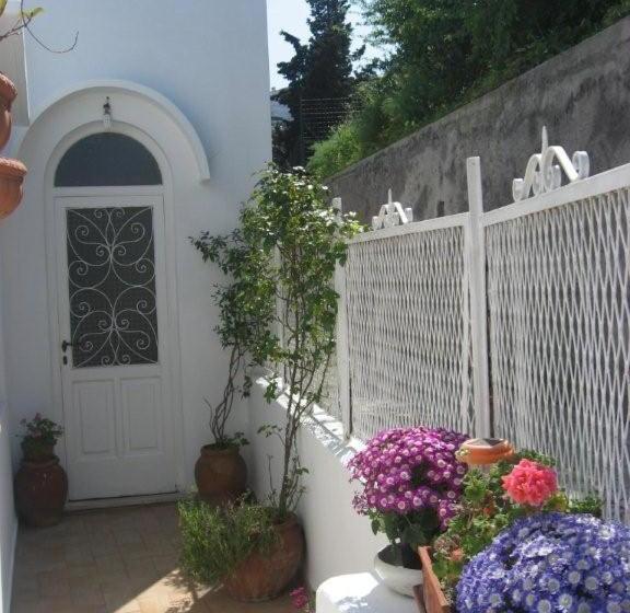 تختخواب و صبحانه Soleluna