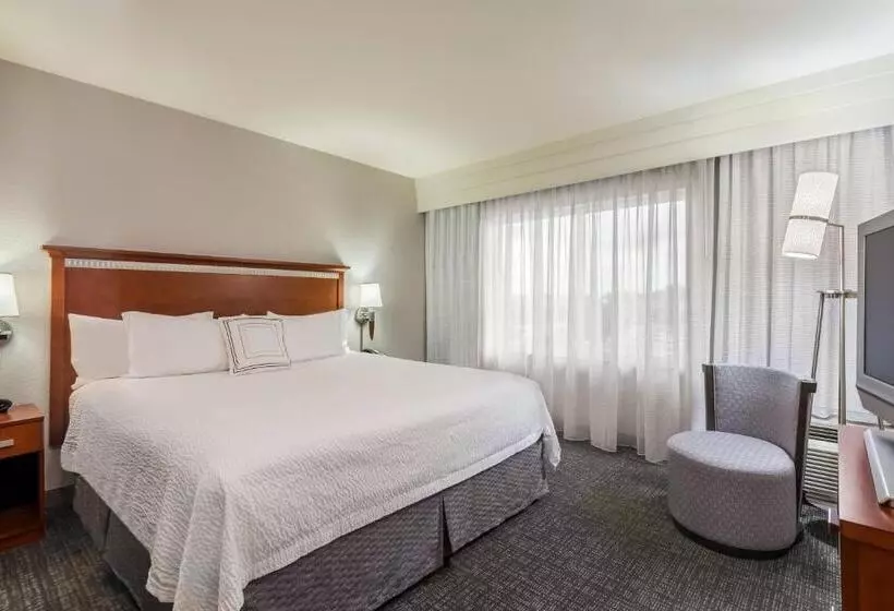 호텔 Courtyard Fort Myers At I75 And Gulf Coast Town Center