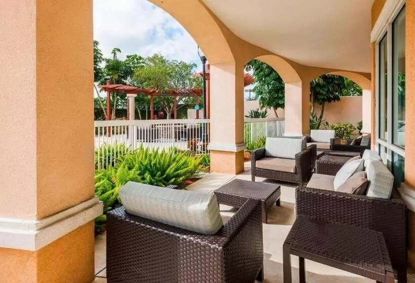 호텔 Courtyard Fort Myers At I75 And Gulf Coast Town Center