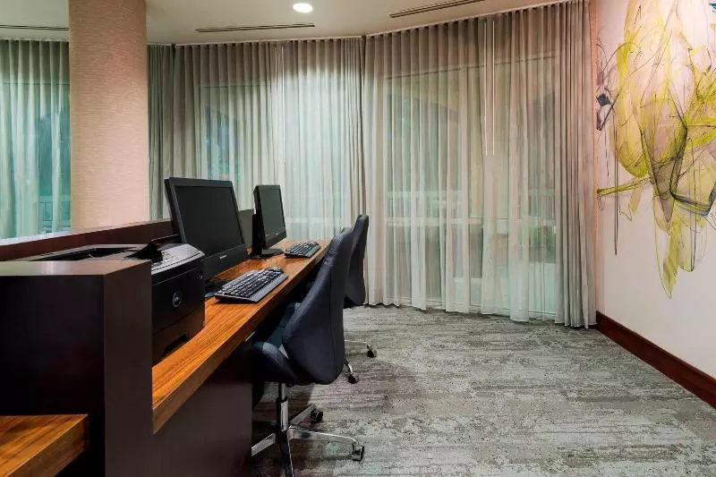 호텔 Courtyard Fort Myers At I75 And Gulf Coast Town Center