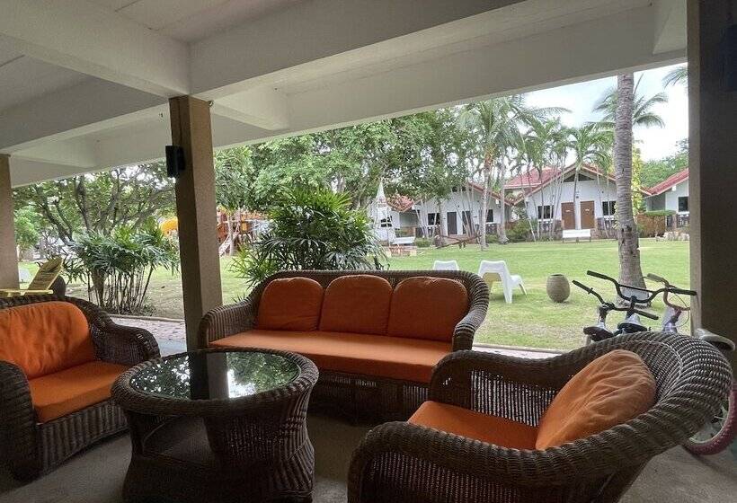 בית מלון כפרי Dolphin Bay Beach Resort