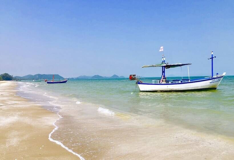 בית מלון כפרי Dolphin Bay Beach Resort