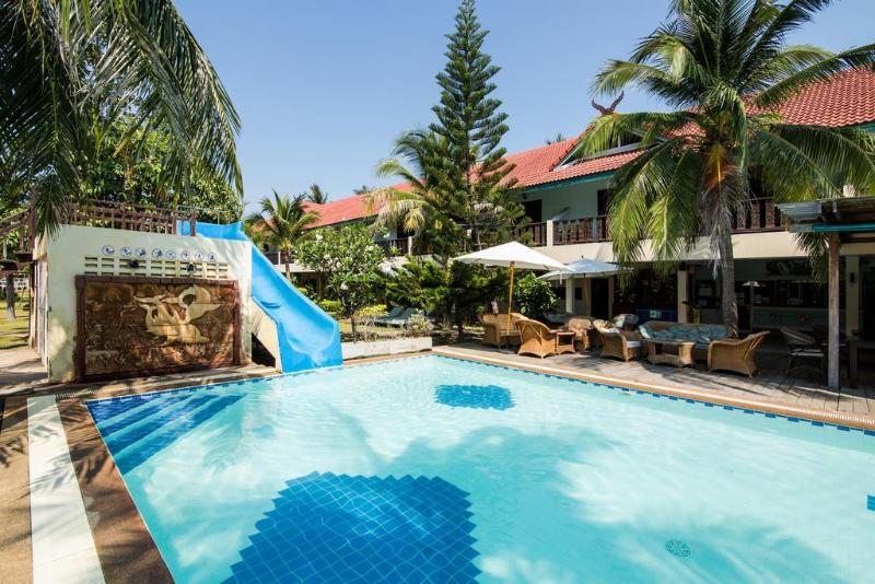 בית מלון כפרי Dolphin Bay Beach Resort