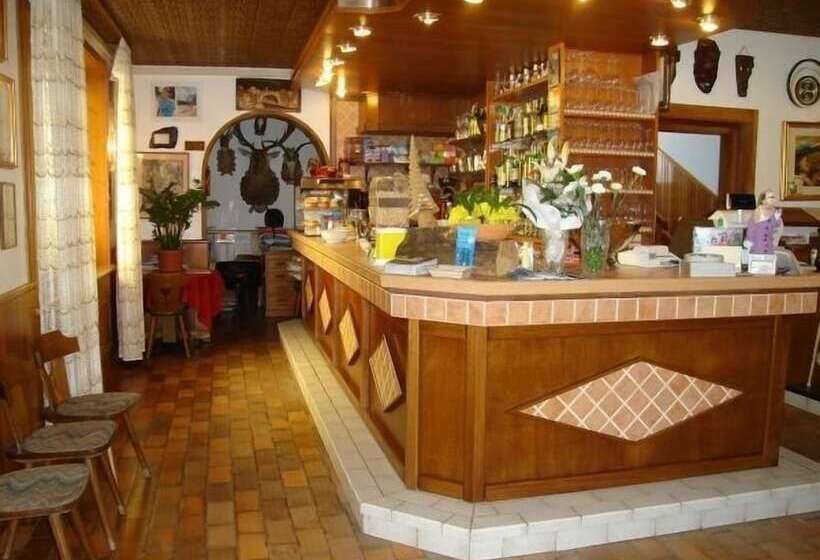 ホテル Faedo Pineta