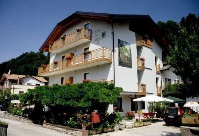 ホテル Faedo Pineta