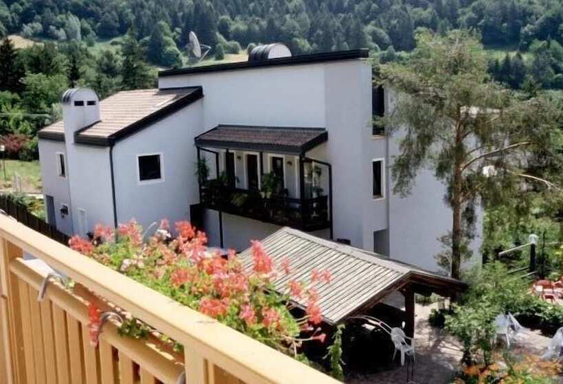 ホテル Faedo Pineta