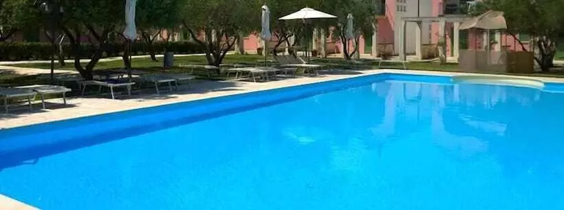 בית מלון כפרי Family Village Otranto