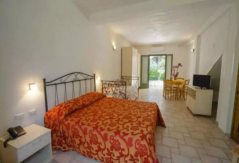 בית מלון כפרי Family Village Otranto