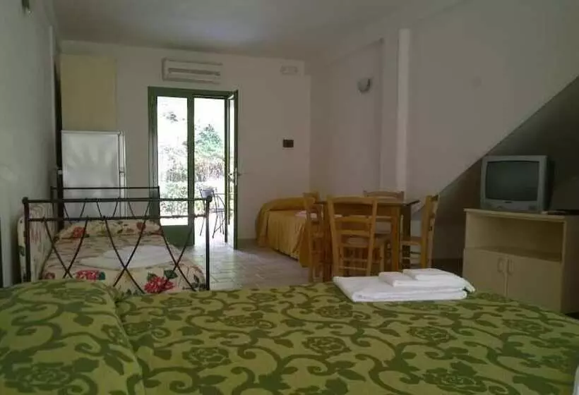 בית מלון כפרי Family Village Otranto