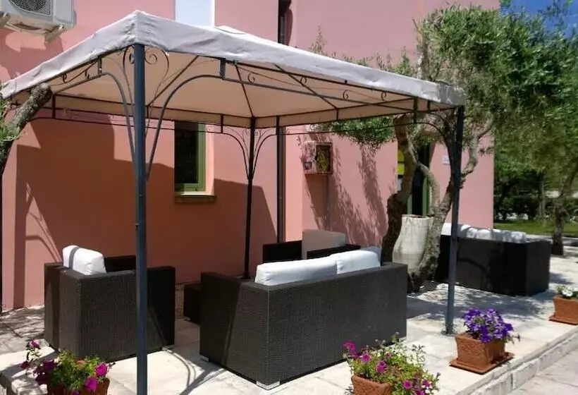 בית מלון כפרי Family Village Otranto