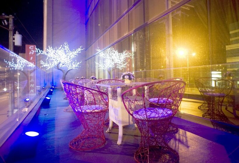 Goldberry Suites & Hotel Mactan