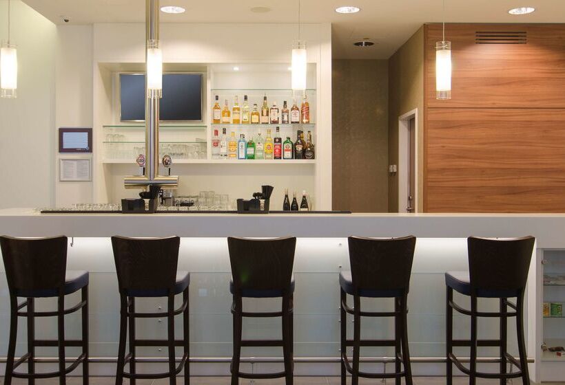 هتل Hampton By Hilton Nuremberg City Centre