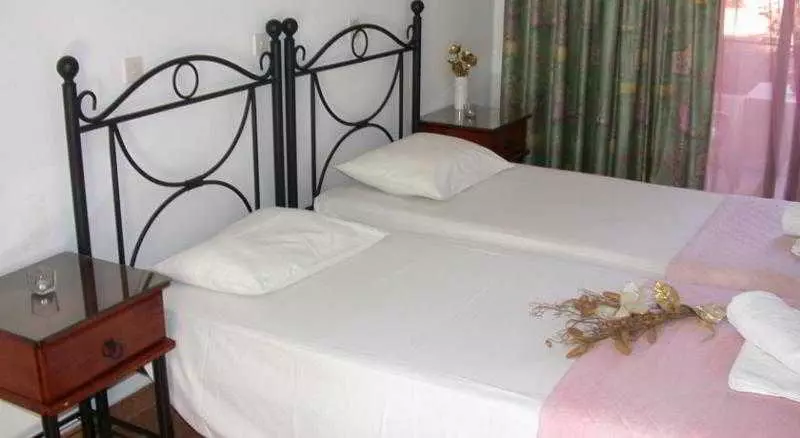 Hotel Yianna Studios