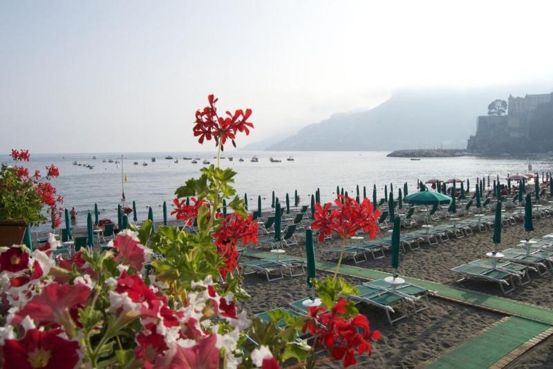 레지던스 Aparthotel Santa Tecla