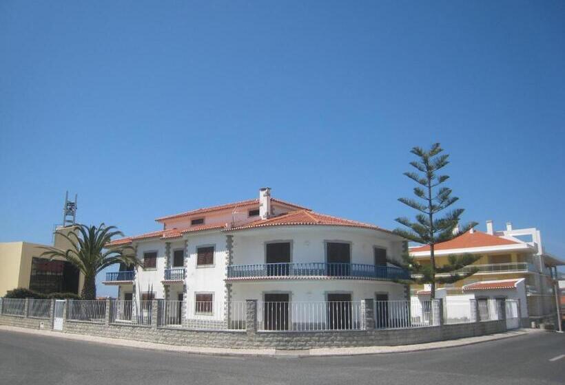 ユースホステル Santa Beach House