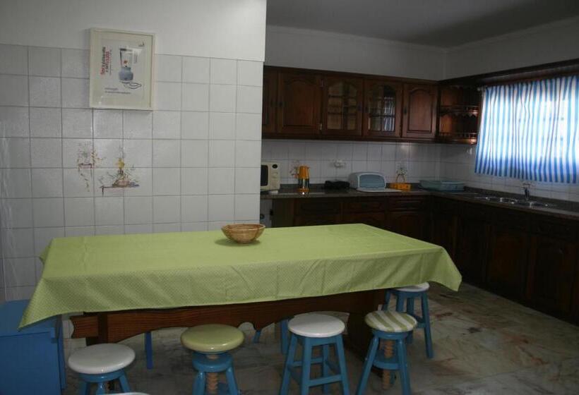 ユースホステル Santa Beach House