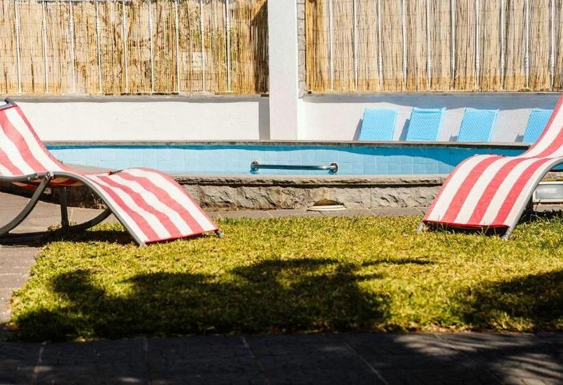 ユースホステル Santa Beach House