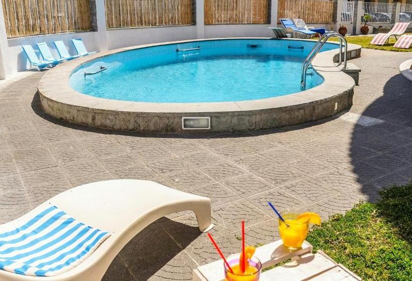 ユースホステル Santa Beach House