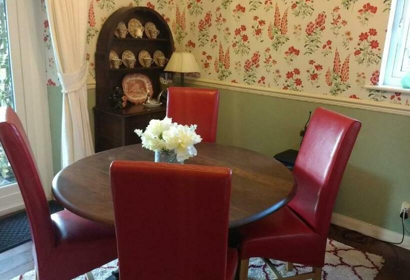 Bed and Breakfast Tilly Cottage