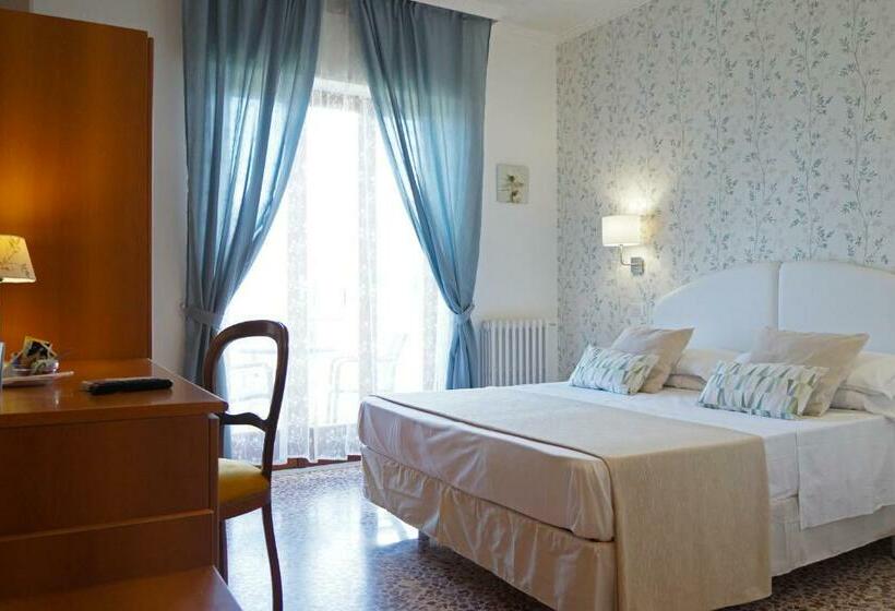 تختخواب و صبحانه Villa Susy Relais