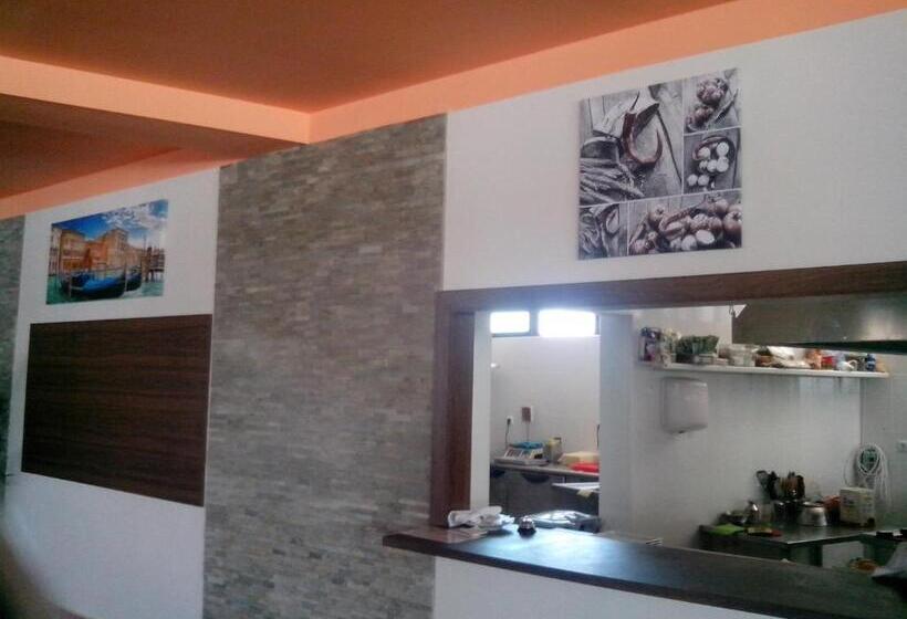 La Piazza Primorsko Rooms & Apartments