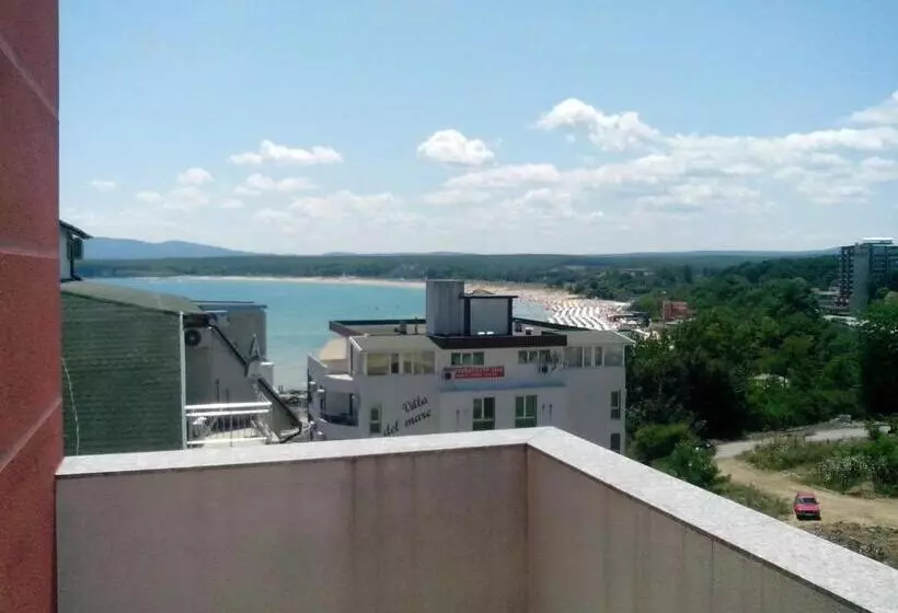 La Piazza Primorsko Rooms & Apartments