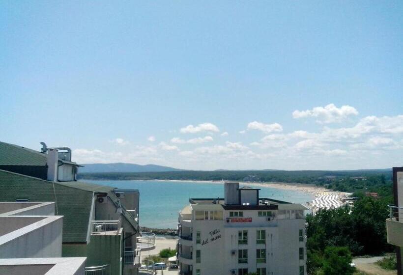 La Piazza Primorsko Rooms & Apartments