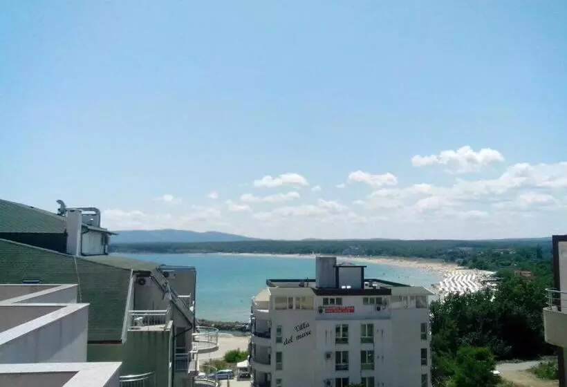 La Piazza Primorsko Rooms & Apartments