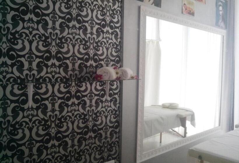 La Piazza Primorsko Rooms & Apartments