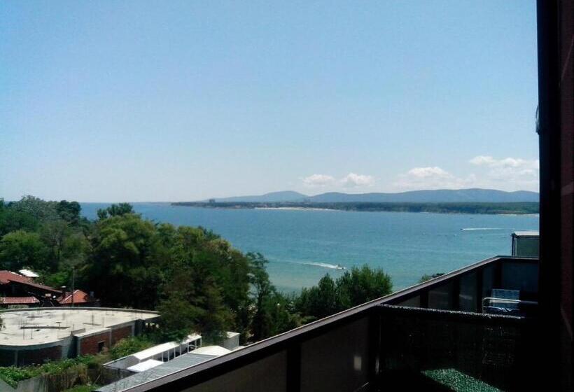 La Piazza Primorsko Rooms & Apartments