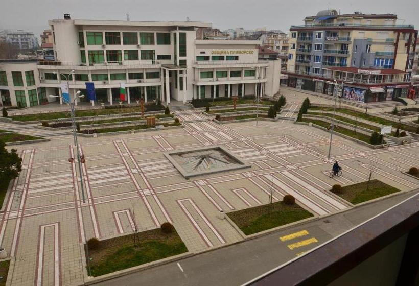 La Piazza Primorsko Rooms & Apartments