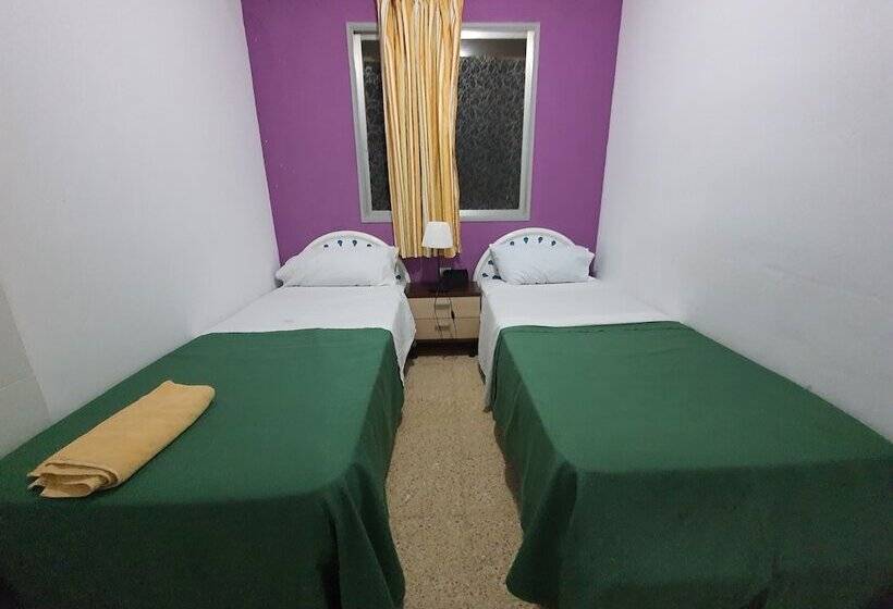 펜션 Low Cost Room Las Llaves 3