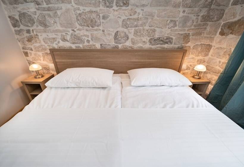 تختخواب و صبحانه Tifani Luxury Rooms