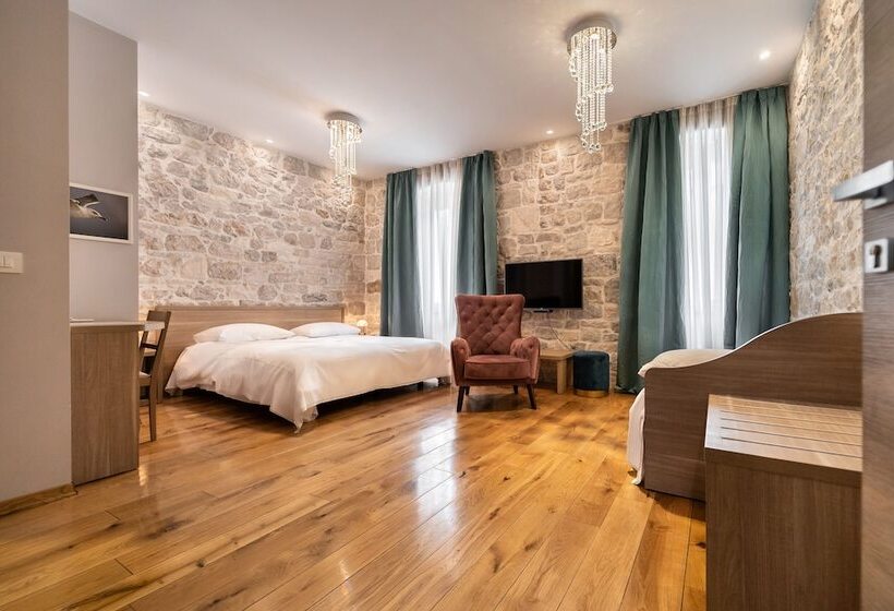 تختخواب و صبحانه Tifani Luxury Rooms