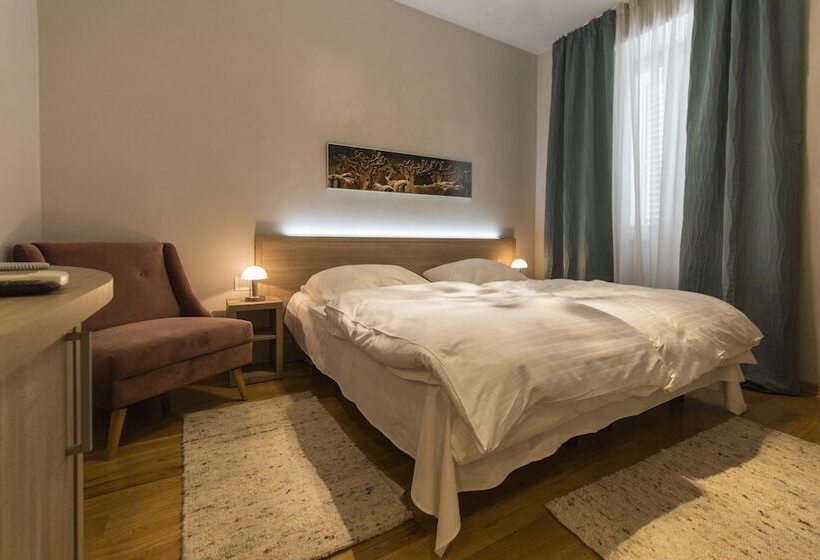 تختخواب و صبحانه Tifani Luxury Rooms