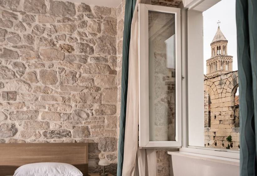 تختخواب و صبحانه Tifani Luxury Rooms