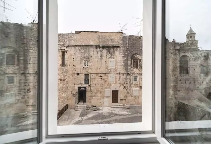 تختخواب و صبحانه Tifani Luxury Rooms