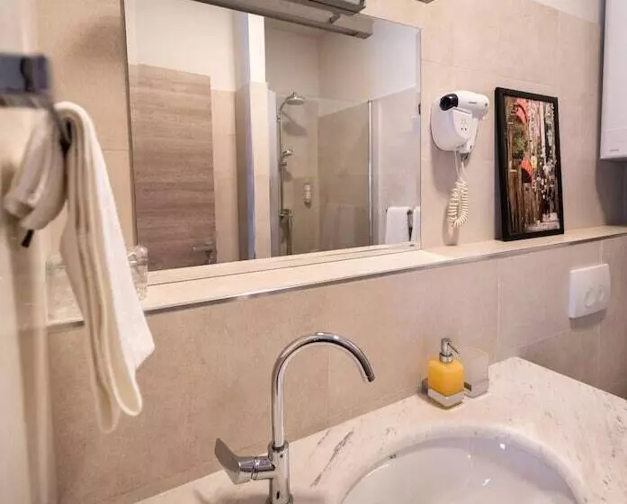 تختخواب و صبحانه Tifani Luxury Rooms